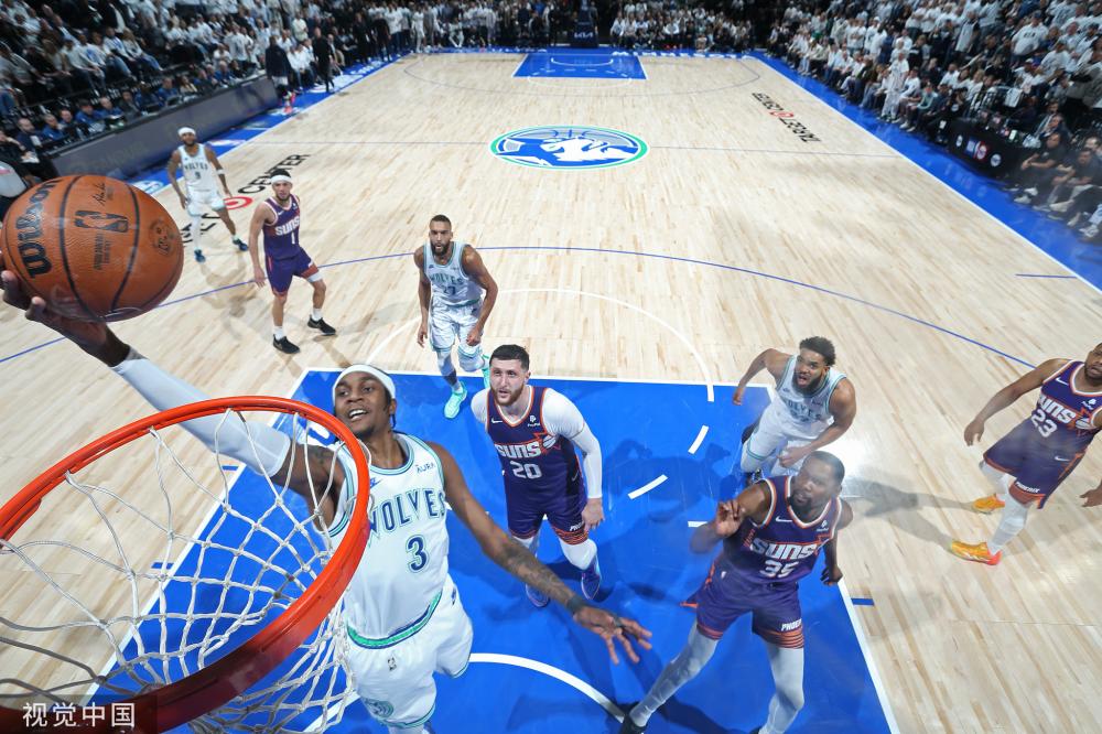 坛角逐中 坛角逐中